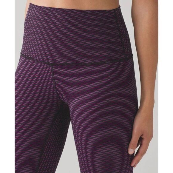 LULULEMON ATHLETICA Wunder Under Crop (Hi-Rise) (Luxtreme) Size 4 - Picture 3 of 5